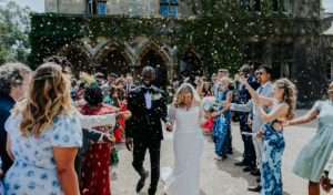 Confetti throw Manor by the lake